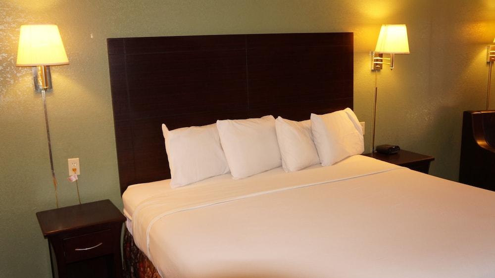 Regency Inn photo 28