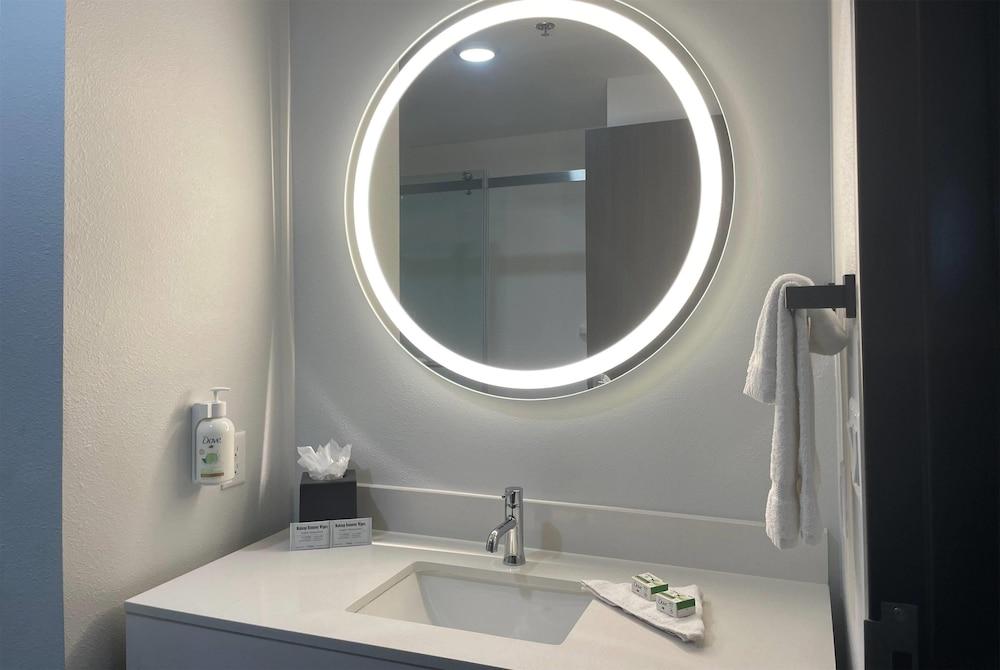 La Quinta Inn & Suites by Wyndham Olive Branch photo 7