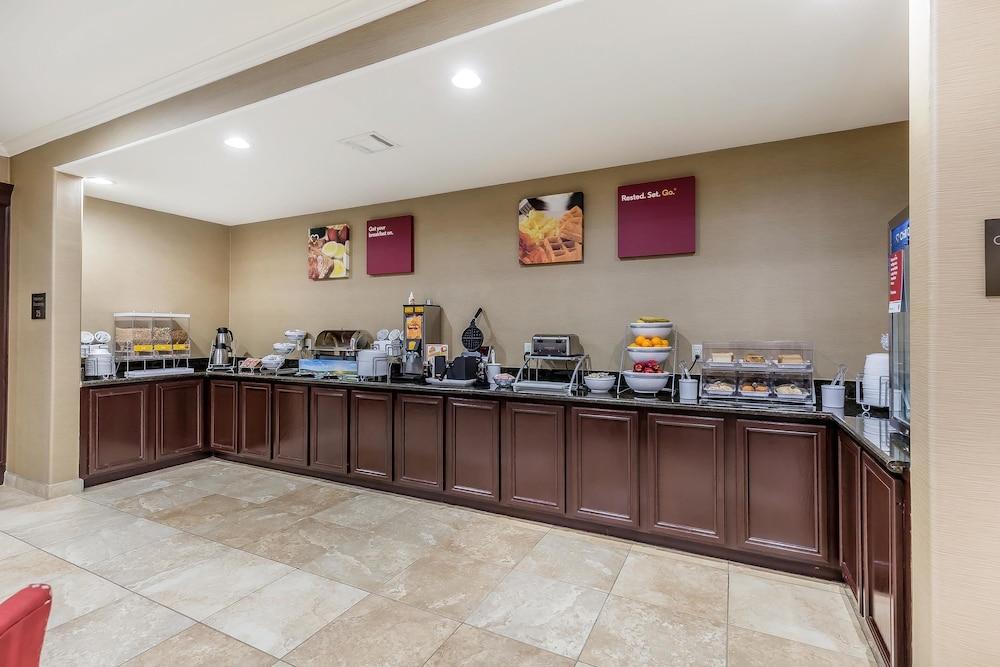 Comfort Suites Houston IAH Airport - Beltway 8 photo 23
