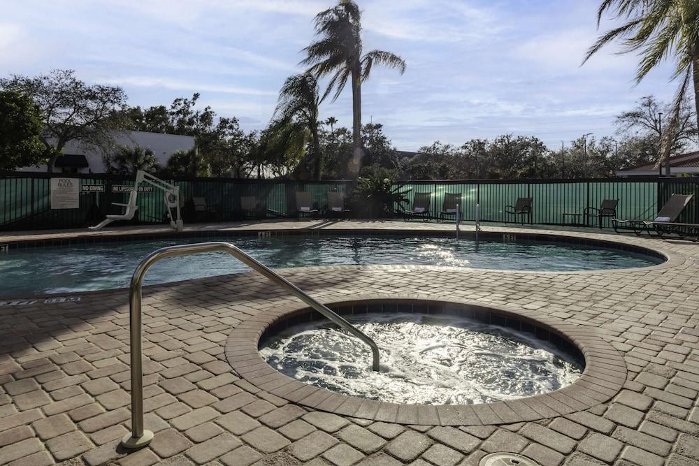 Hampton Inn Sarasota - I-75 Bee Ridge photo 21