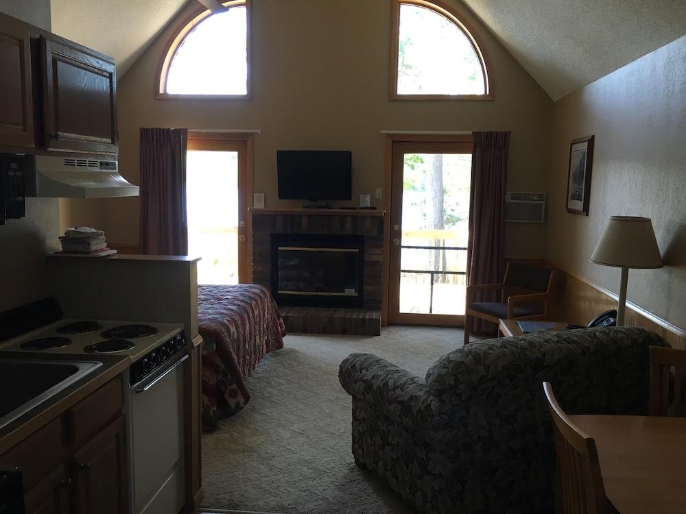 Kavanaugh's Sylvan Lake Resort photo 7