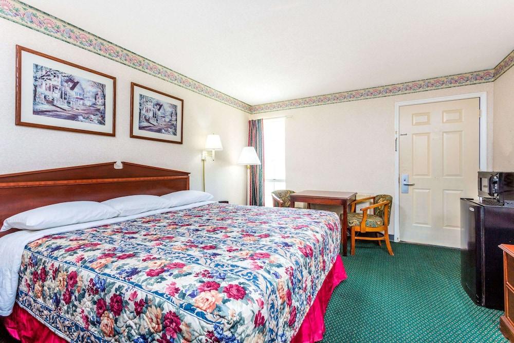 Days Inn by Wyndham Cornelia photo 6