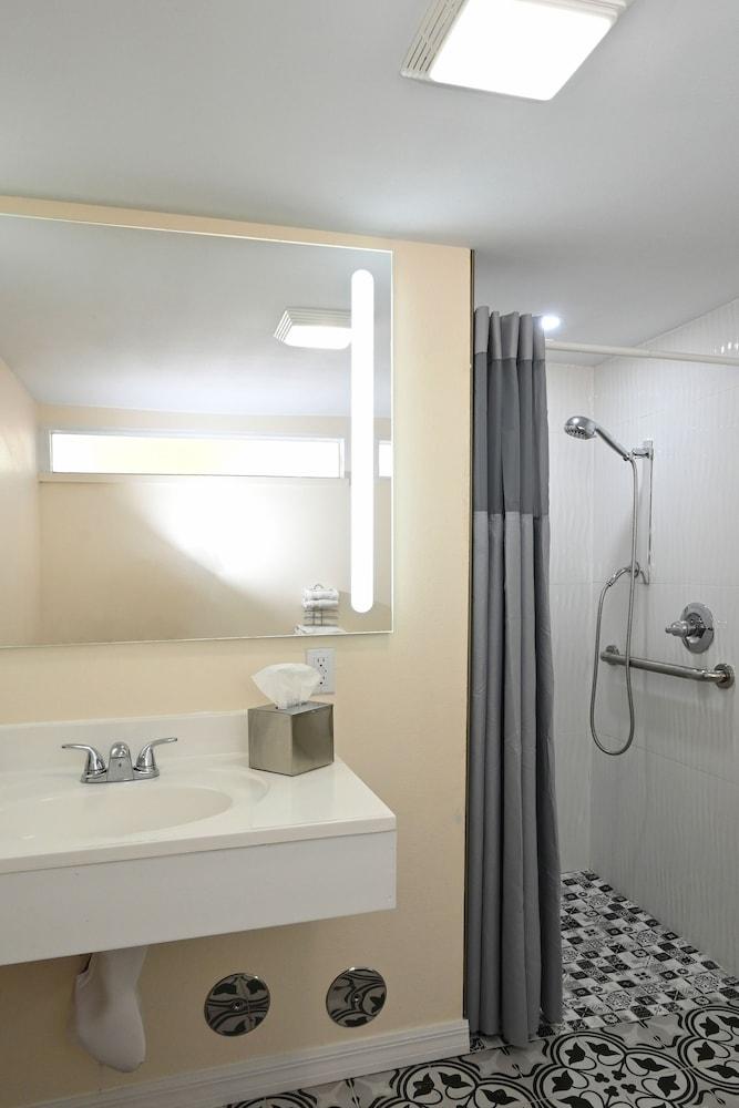 Golden Host Resort - Sarasota photo 14