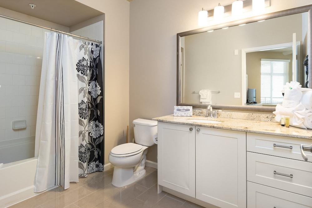 Global Luxury Suites Baypointe Station photo 13