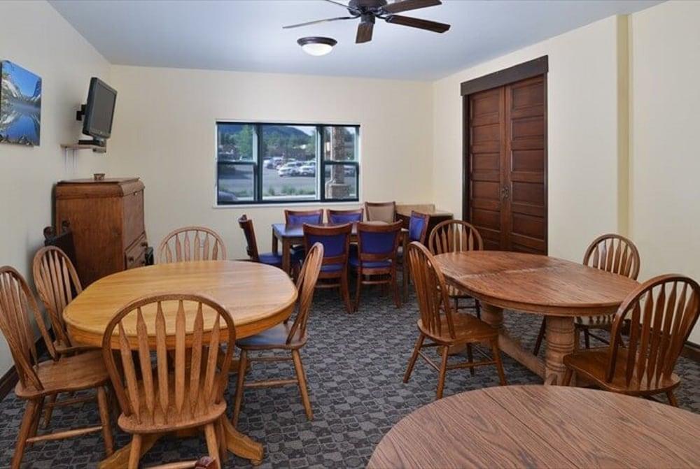 Blue Spruce Inn photo 27