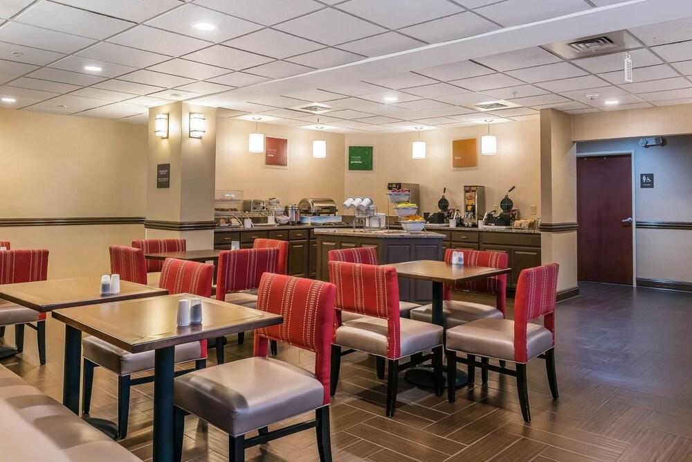 Comfort Suites Springfield I-70 photo 93