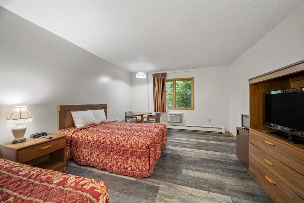 Executive Inn Cass City photo 40