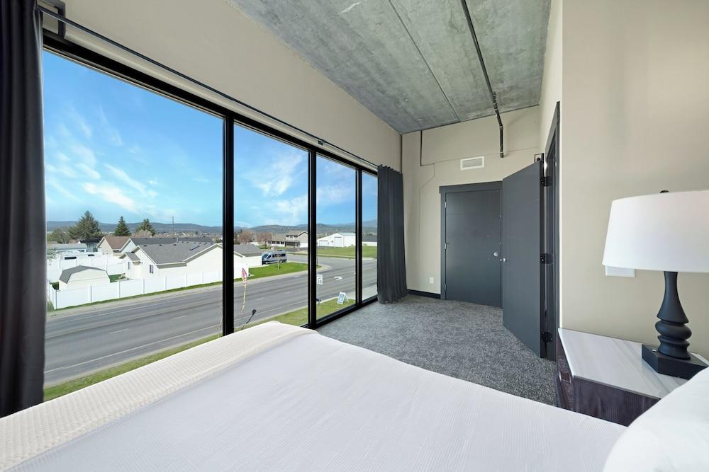 The Suites at Prairie Falls & Event Center photo 17