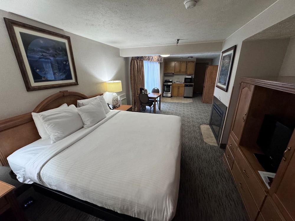 Promenade Inn & Suites Oceanfront photo 16