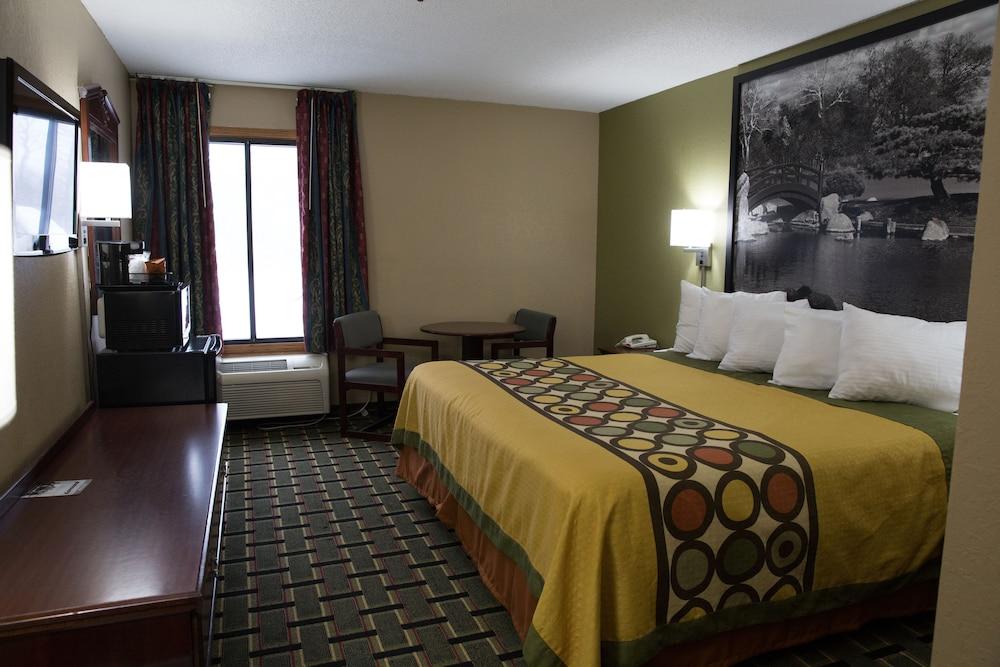 Econo Lodge Canton North photo 5