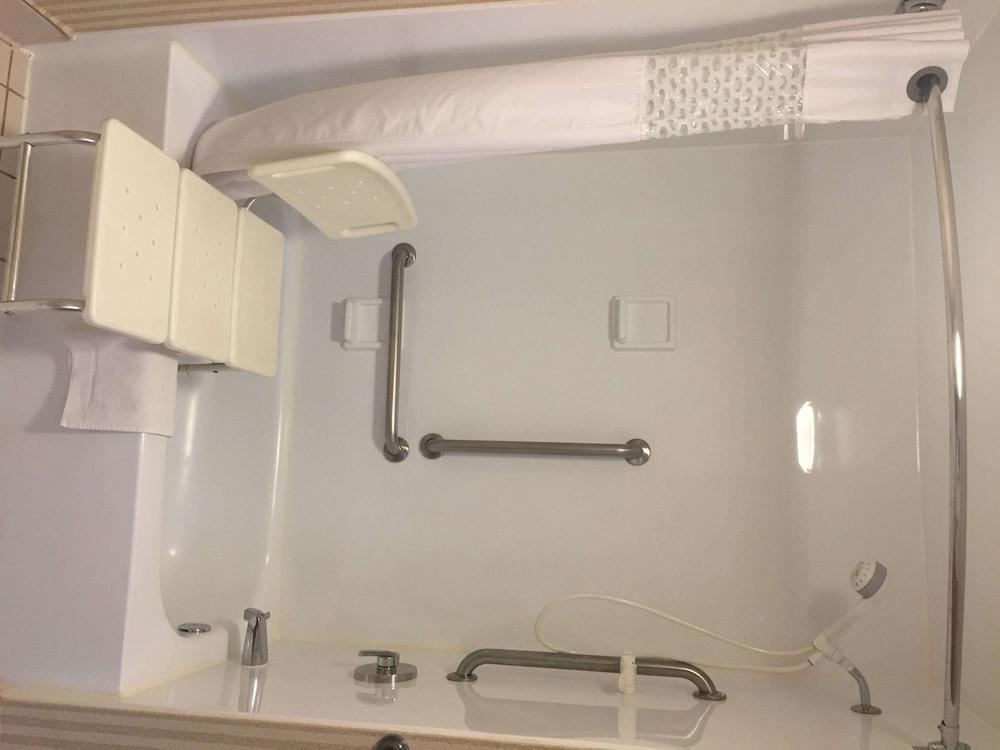 Hampton Inn Winchester-University/Mall Area photo 21