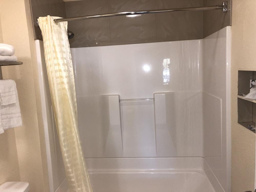 Lamplighter Motel photo 26