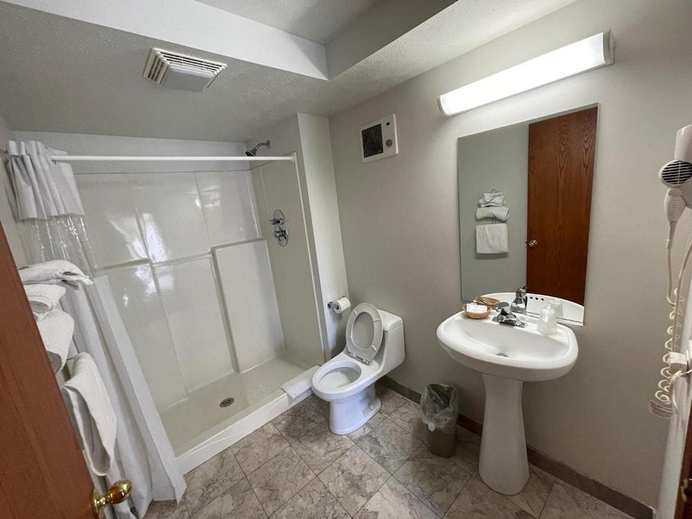 VIBE INN - WHIRLPOOL SUITES photo 28