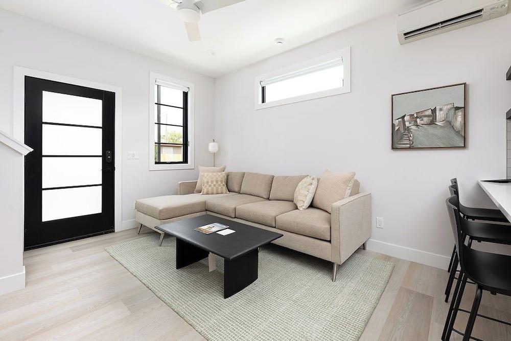 Hamilton Place photo 47