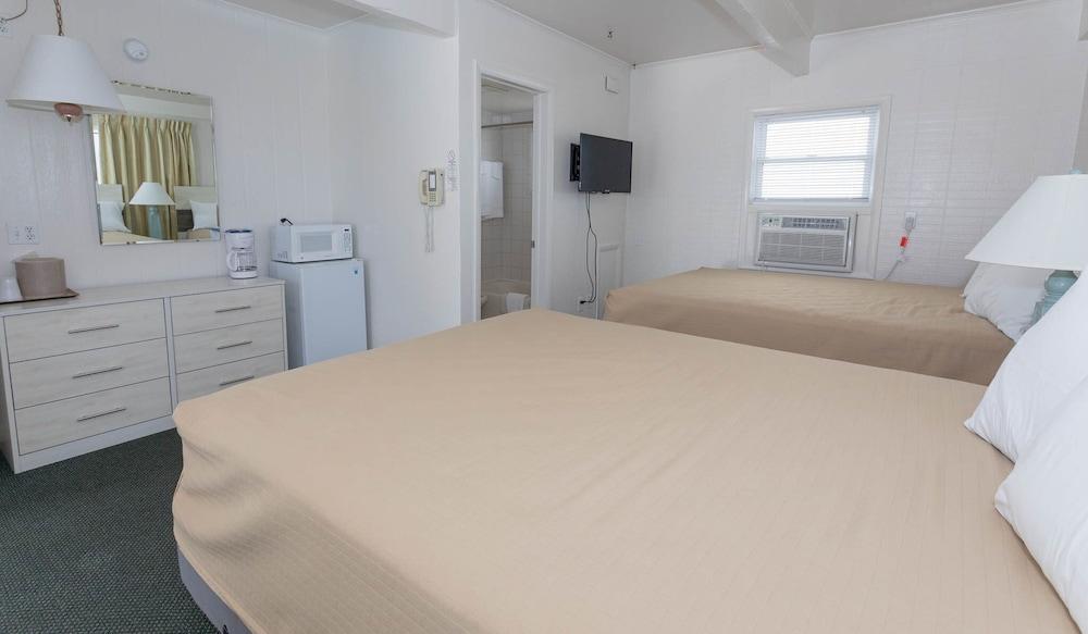 Fish Tales Boardwalk Inn photo 31