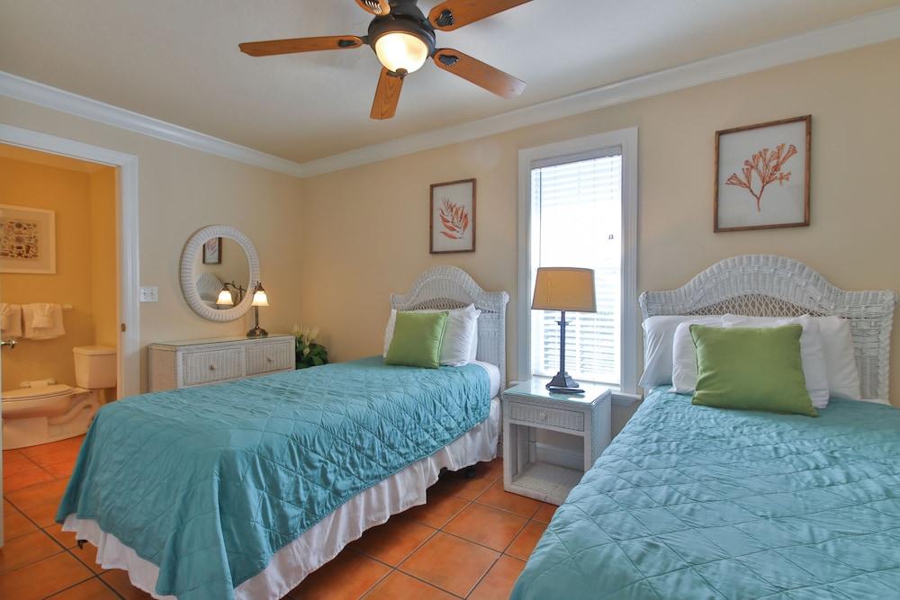Tortuga Inn Beach Resort photo 38