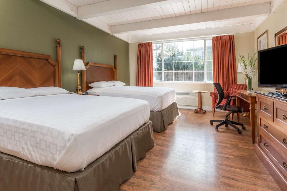 Prodigy Hotel, a Days Inn by Wyndham photo 16
