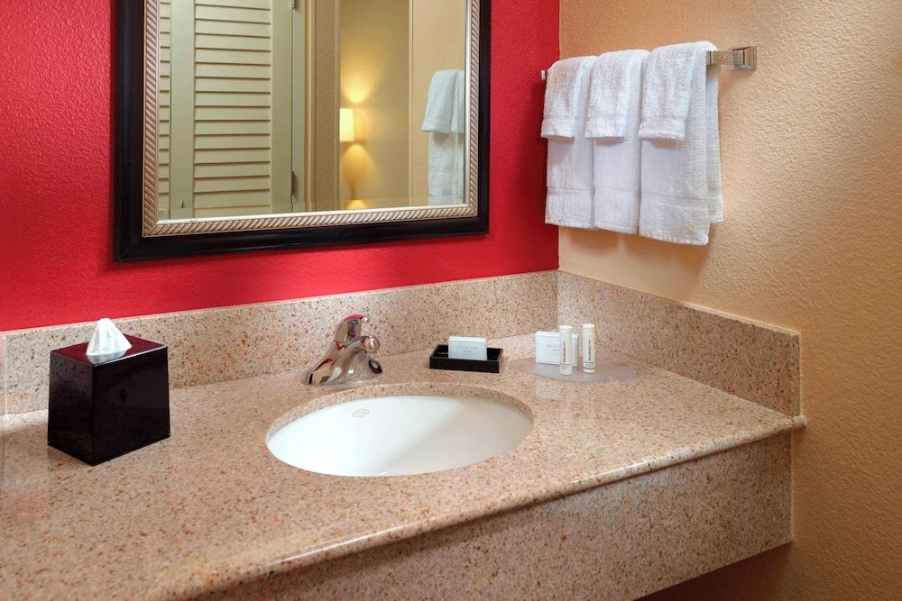 Courtyard by Marriott Columbus photo 9