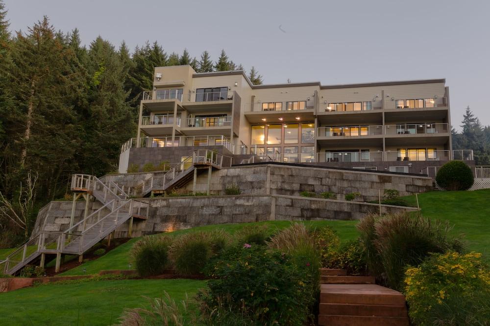 Whale Cove Inn photo 32