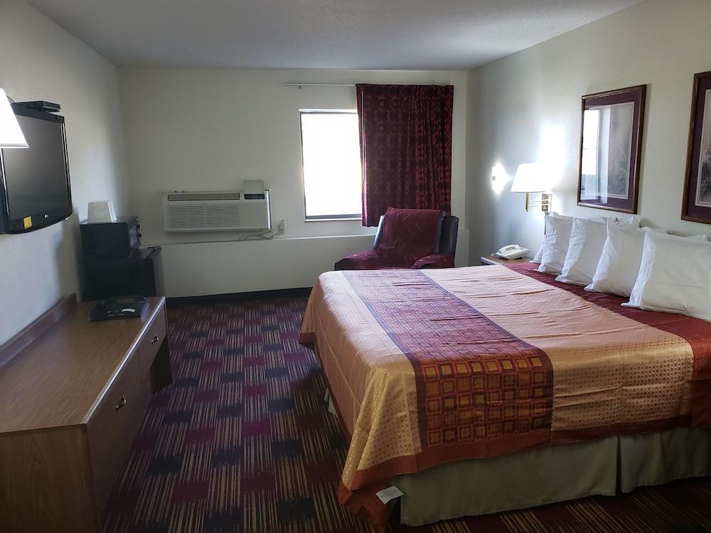 Americas Best Value Inn & Suites Harrisonville photo 59