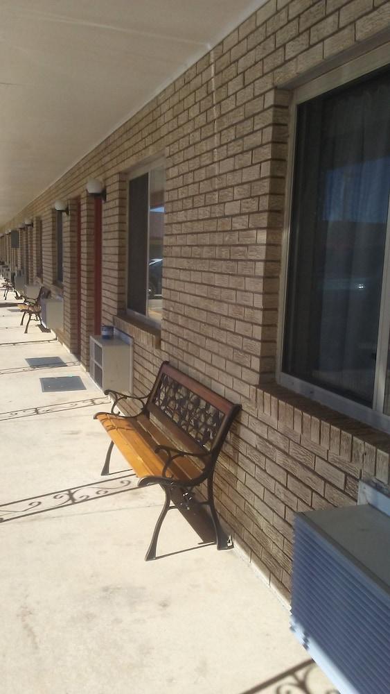 Sunshine Motel photo 14