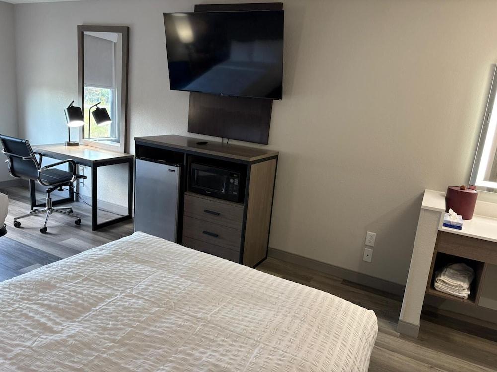Clarion Pointe photo 28