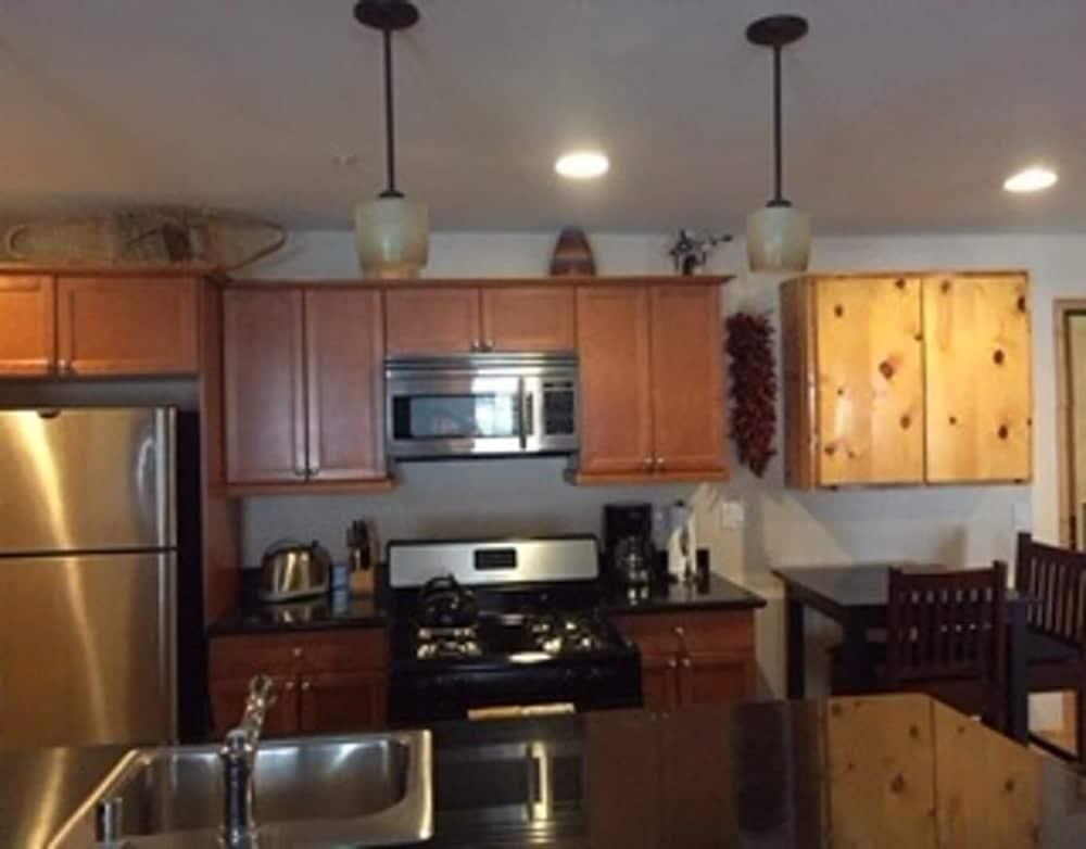Snakedance Condominiums photo 9