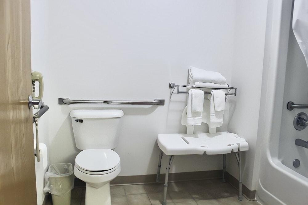 AmeriVu Inn and Suites - Stanley photo 29