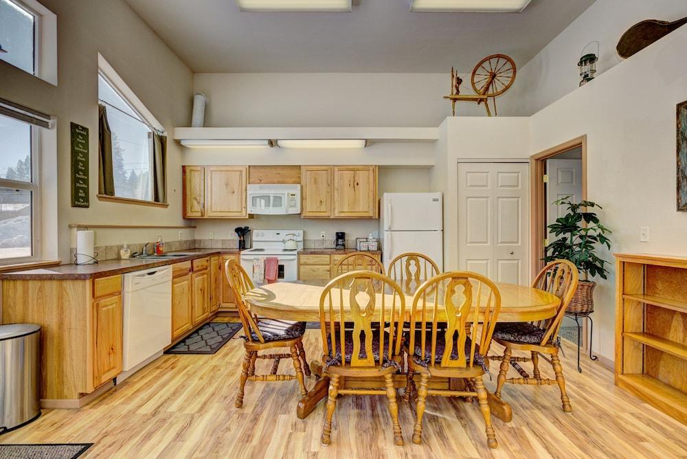 Cascade Lake Inn photo 44