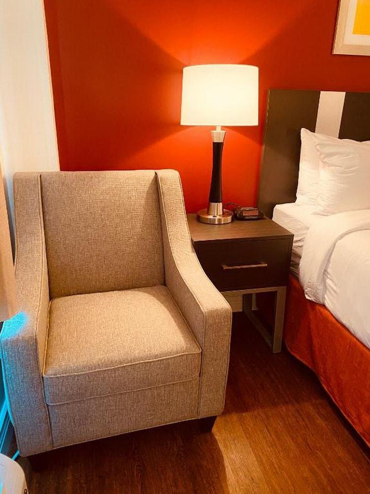 Surface Inn Brooklyn photo 11