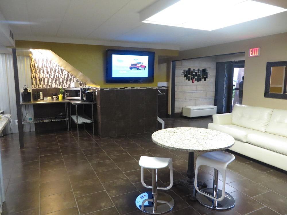 Riverside Suites photo 27