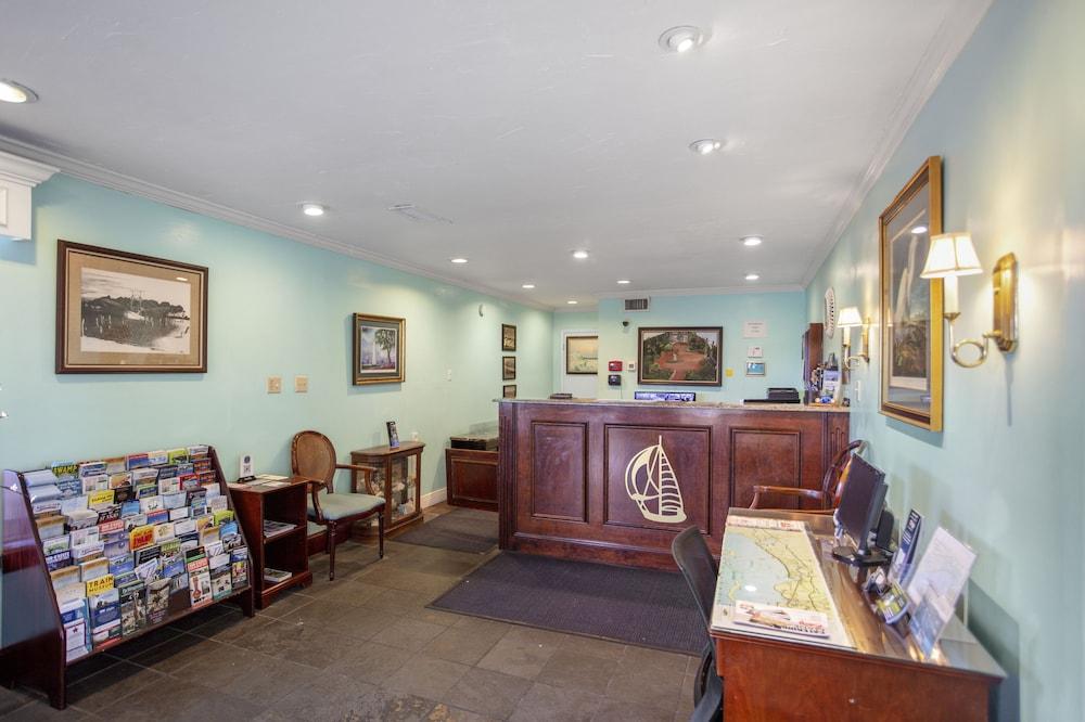 Edgewater Inn photo 2