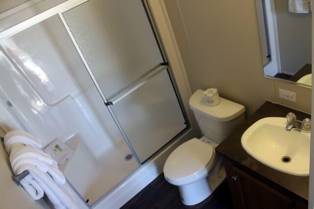 Shale Lodge Pleasanton photo 11
