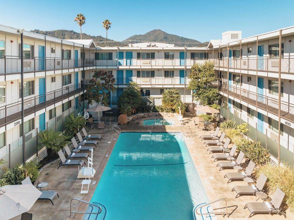 Marin Suites Hotel photo 1