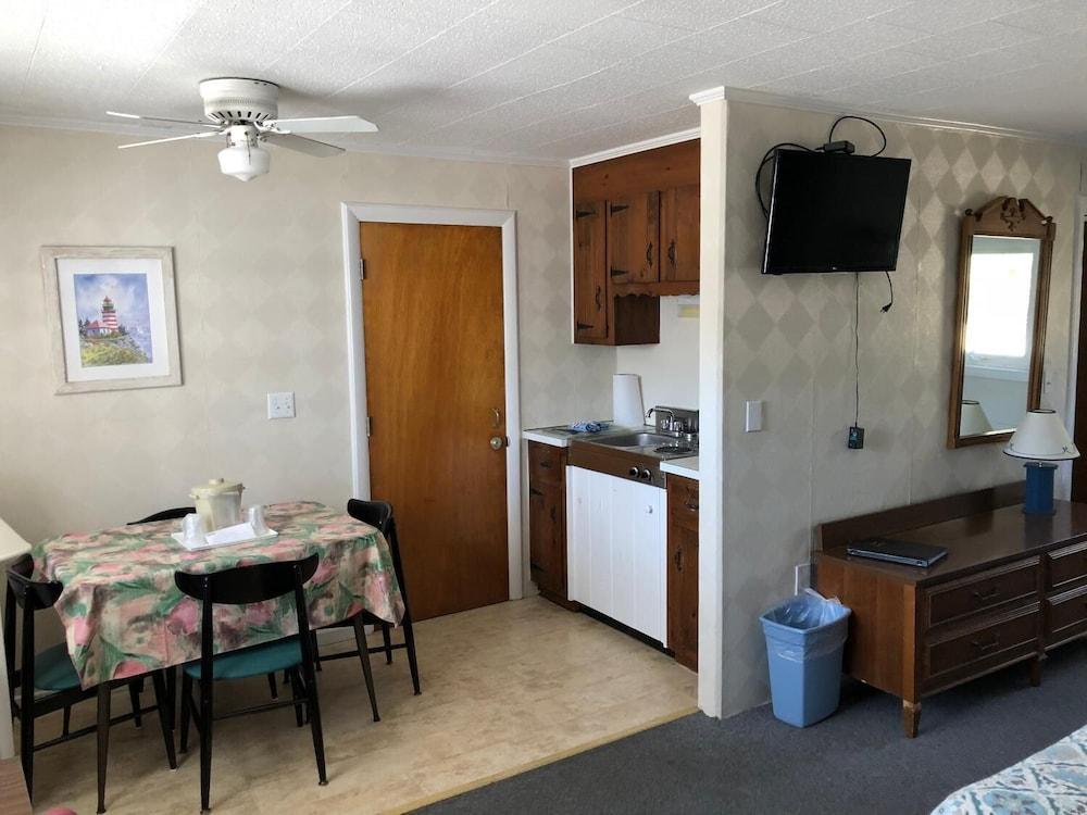 Doryman Motel photo 22