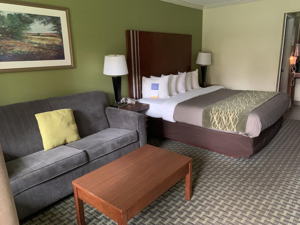 Days Inn by Wyndham Austintown photo 21