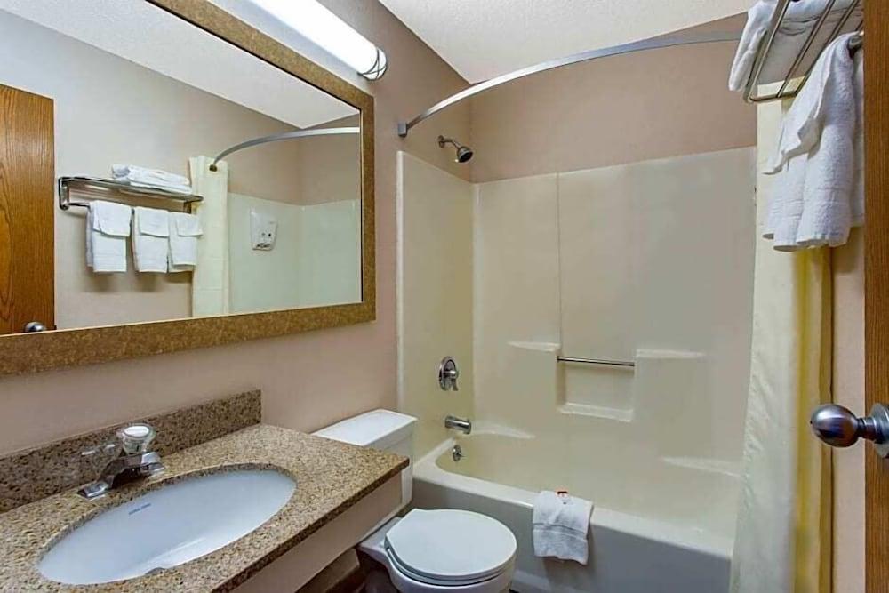 Quality Inn Lee - Lenox South photo 26