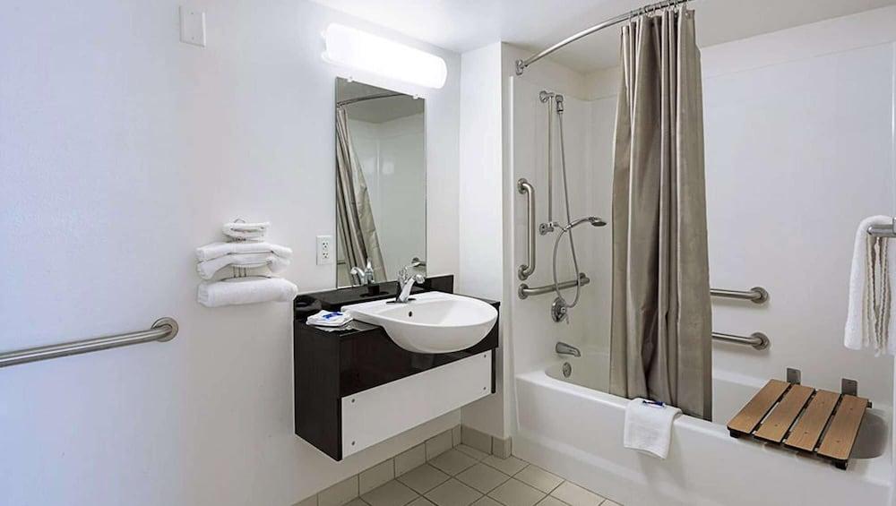 Super 6 Inn & Suites Baton Rouge photo 10