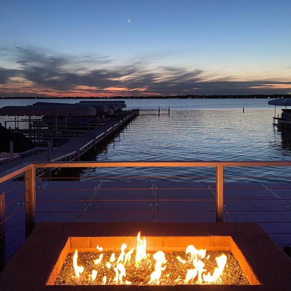 Lakeside Inn photo 7