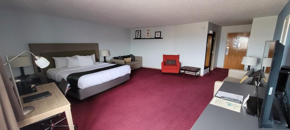 Pictured Rocks Inn & Suites photo 17