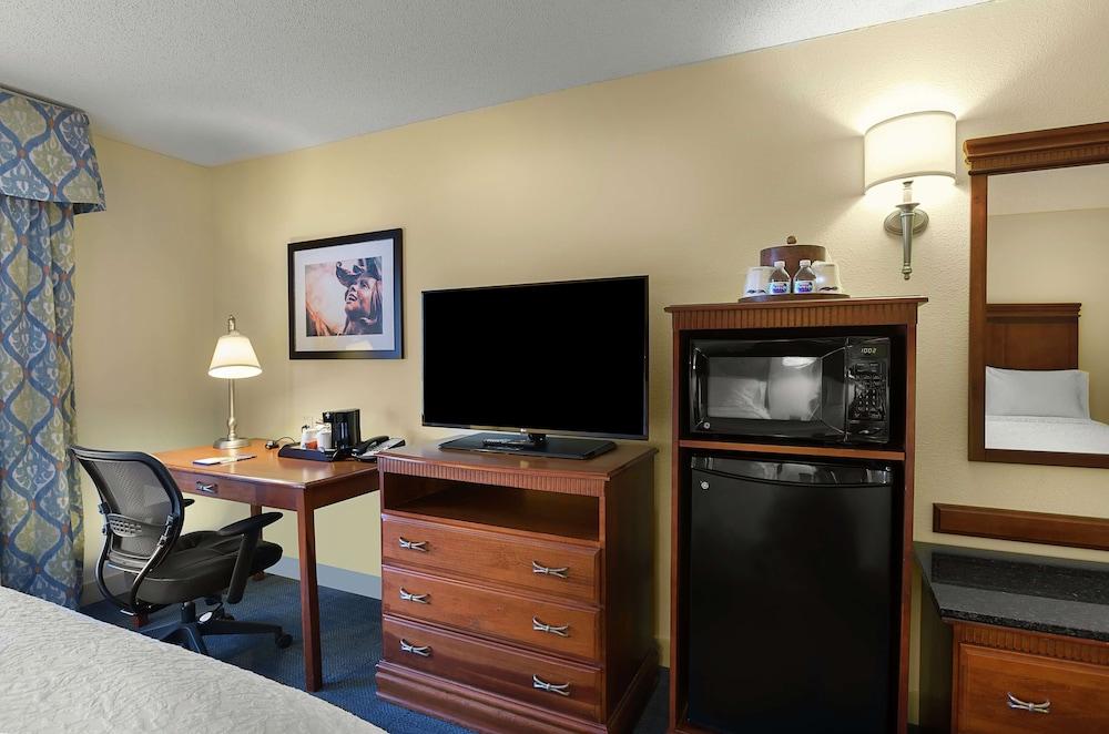 Hampton Inn Charlotte-Belmont at Montcross photo 30