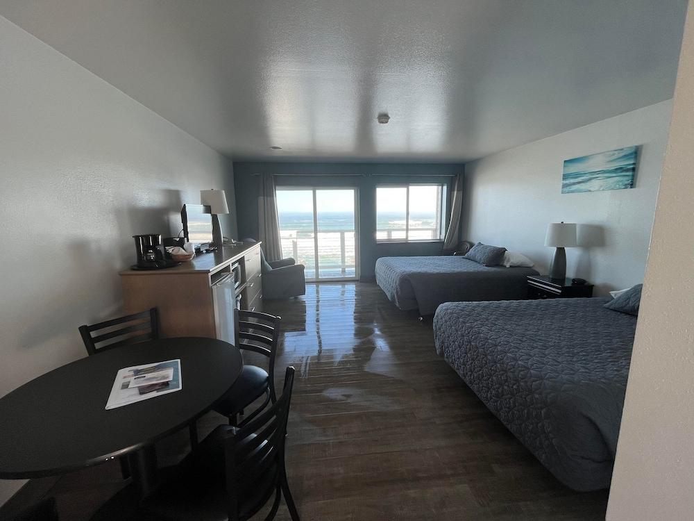 Sunset Oceanfront Lodging photo 10
