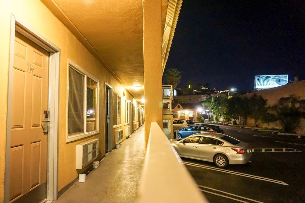 Hollywood La Brea Inn photo 6