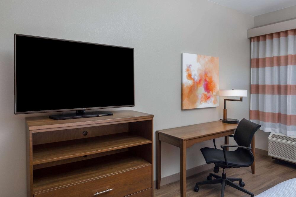 La Quinta Inn & Suites by Wyndham Perry photo 7