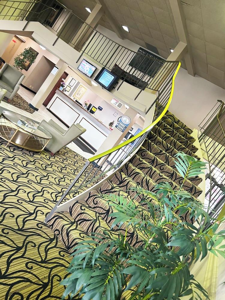 Blue Way Inn & Suites La Crosse photo 20