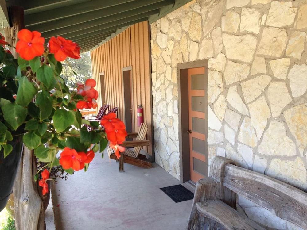 The Leakey Inn by CMD photo 77