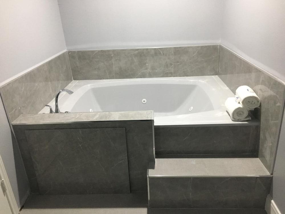 Platinum Inn and Suites photo 15