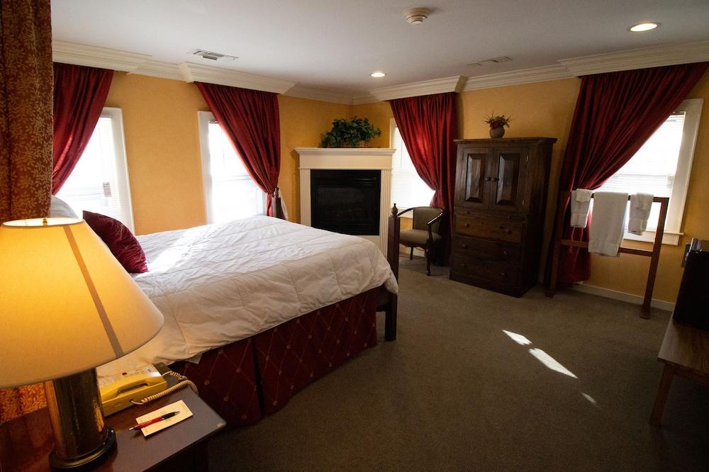 Delamater Inn photo 60