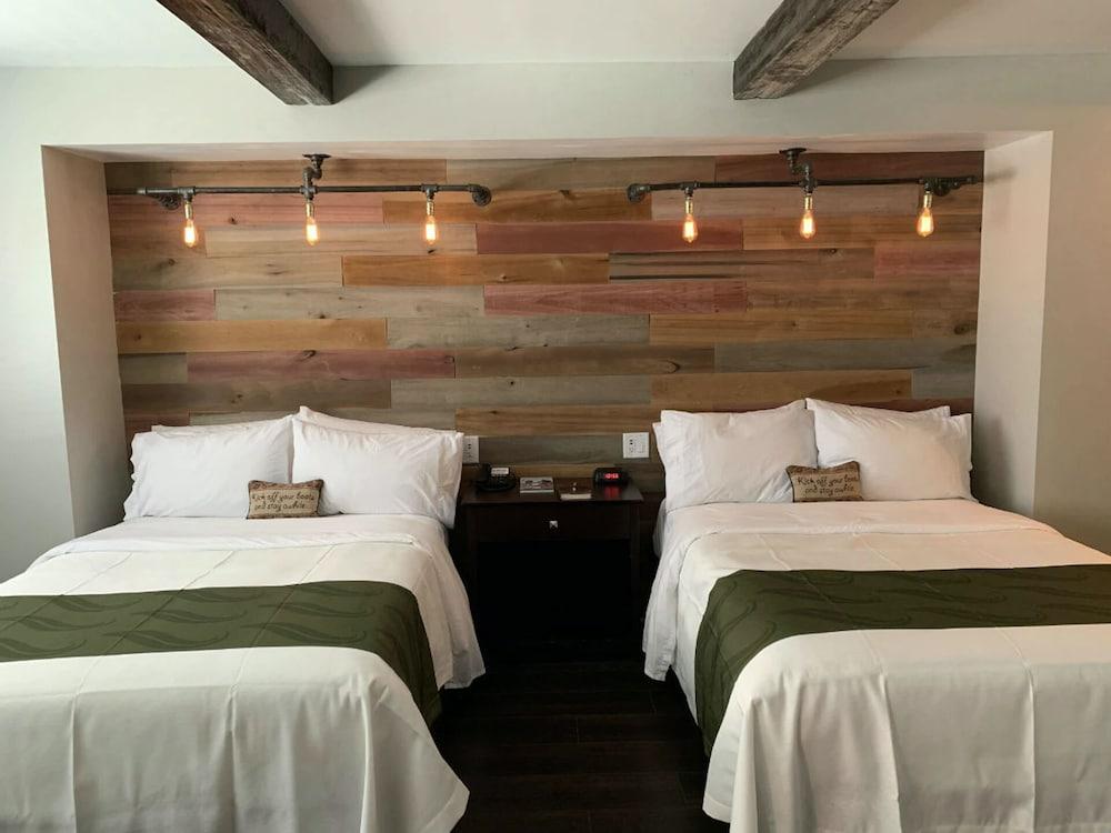 Cedar Stables Inn and Suites photo 20