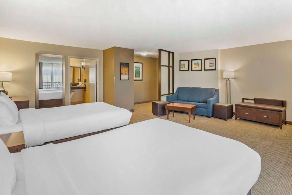 Comfort Suites Blythe photo 45